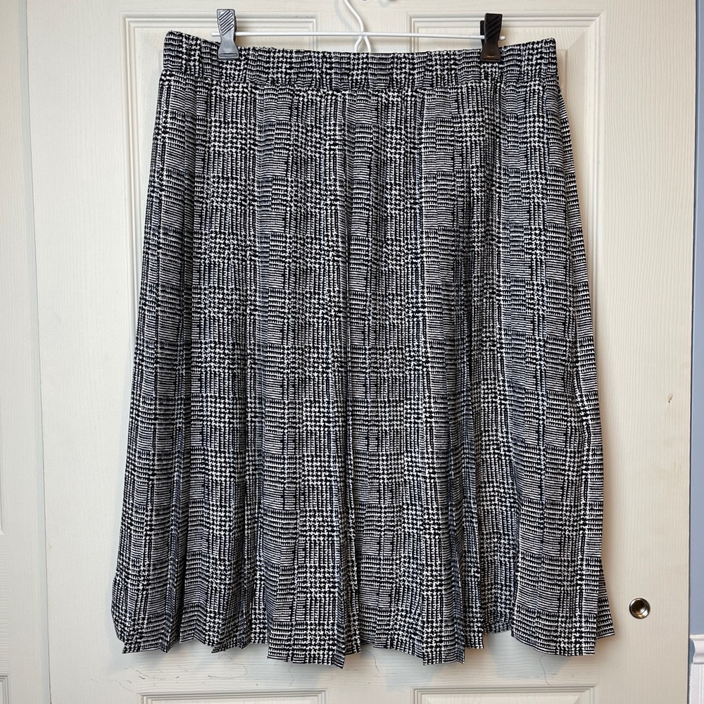NWOT Signature Collection Pleated Shirt ~ L(12-14)
